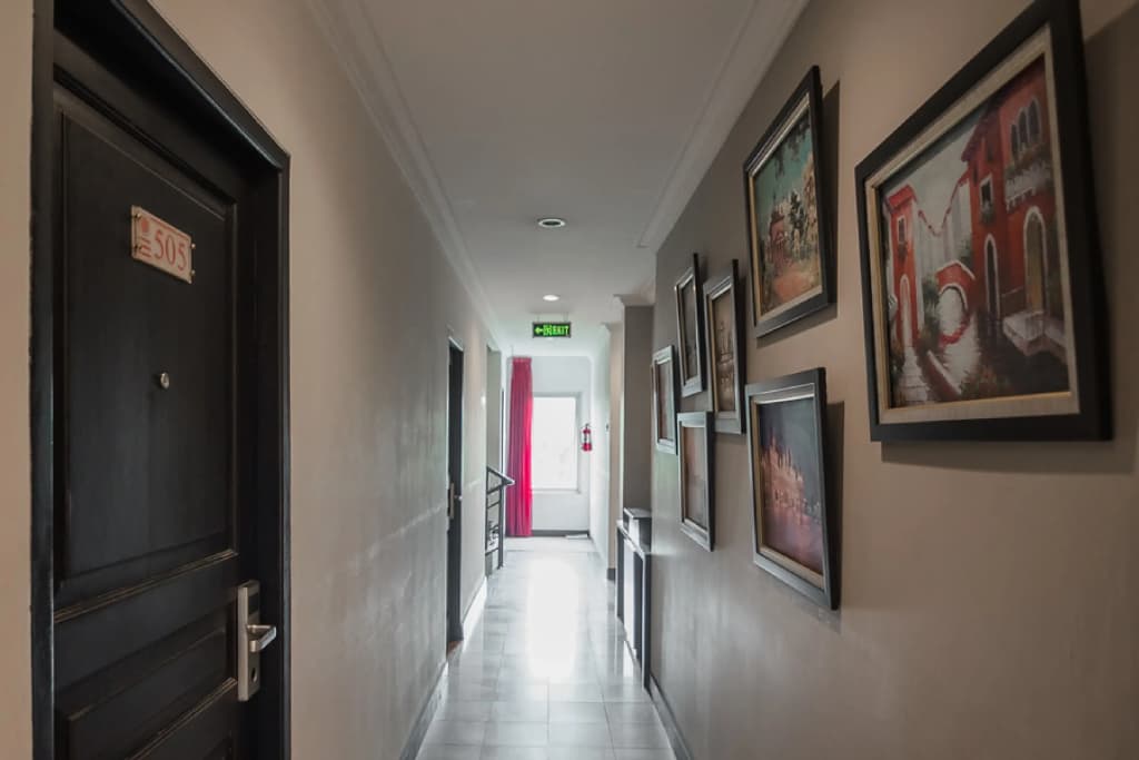 RedDoorz Plus near Mangga Besar Station 2 - photo 8