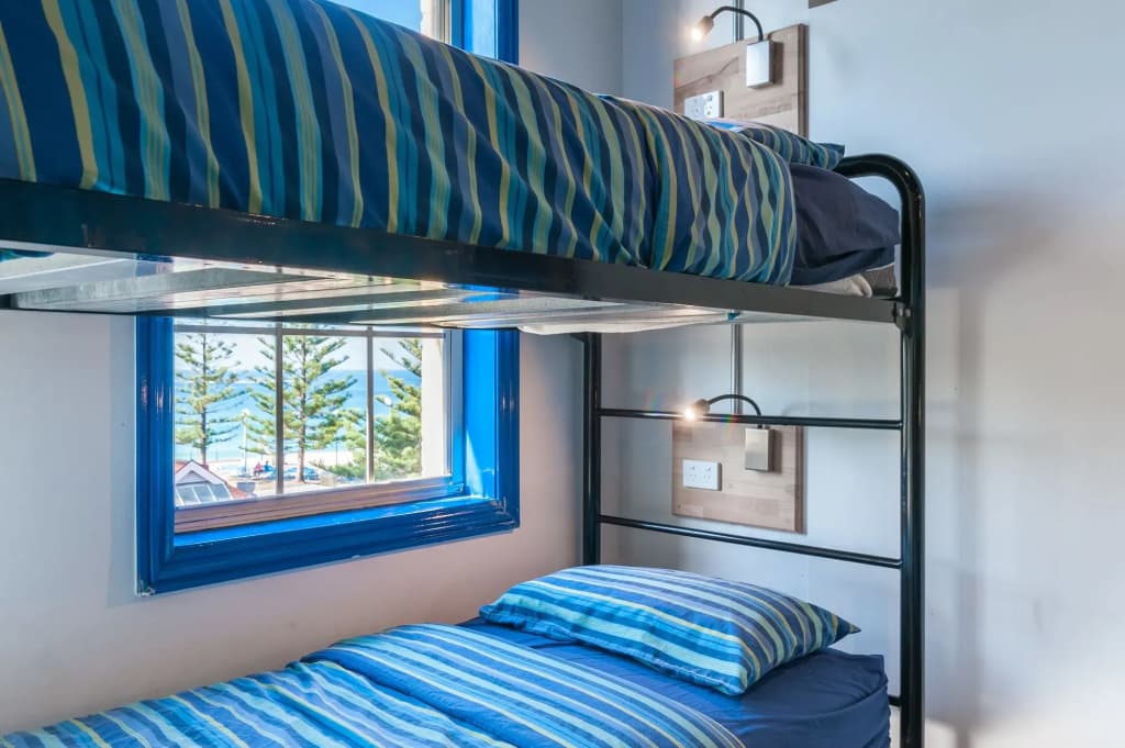 Mad Monkey Coogee Beach Hostel - photo 4