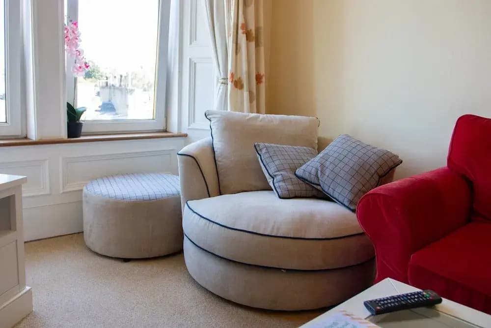 Charming 1 Bedroom Apartment - photo 9
