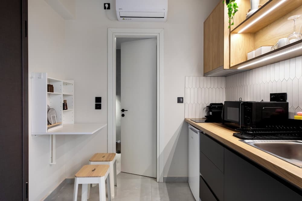 Oraya Chic Studio with Balcony in Athens - photo 8