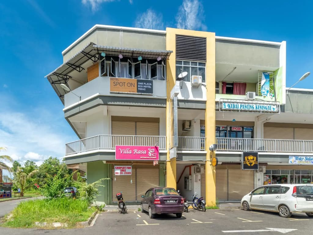 SPOT ON 90042 One Plaza Eco Hotel - main photo