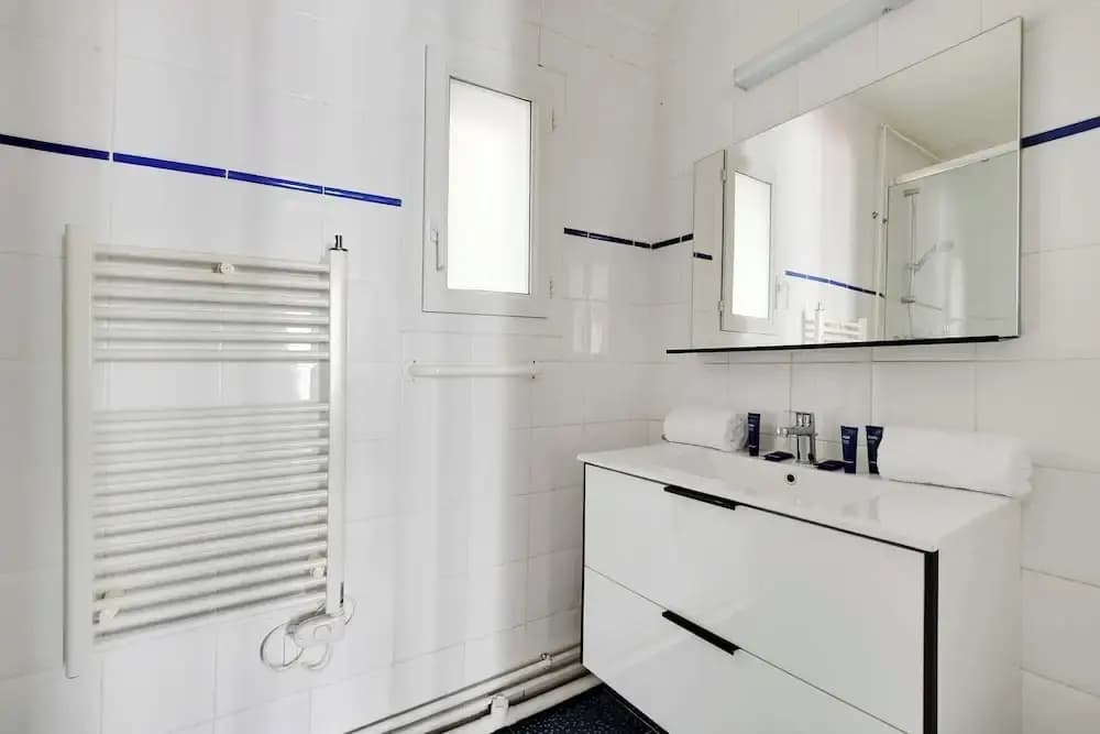 Bright Apartment - 2br-4p - Belleville - photo 7