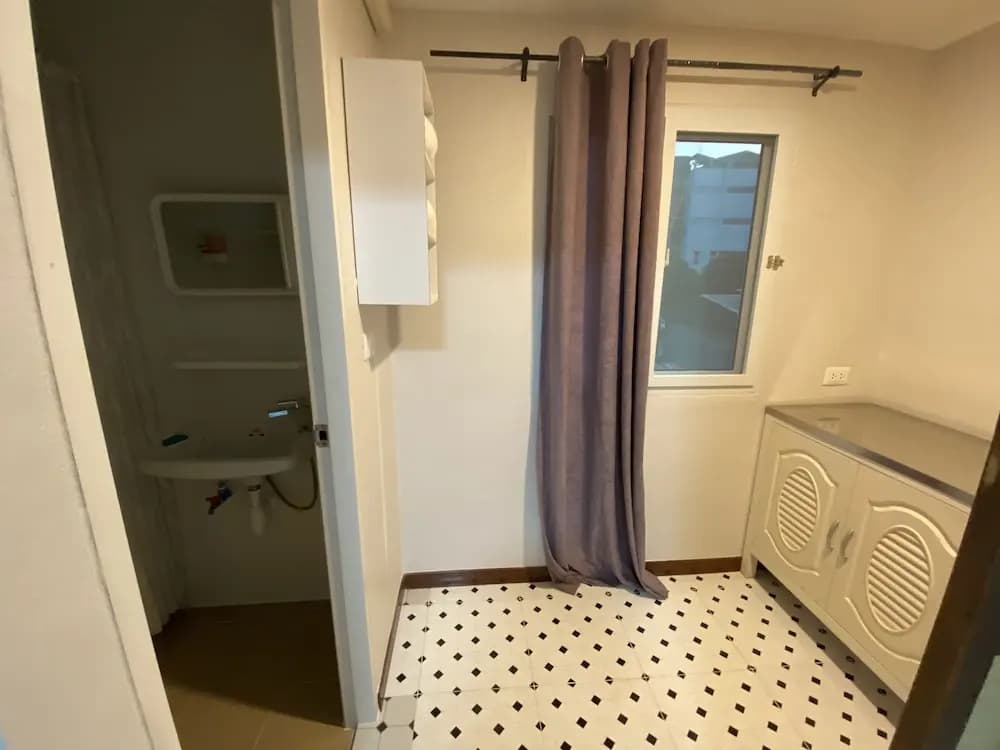 OYO 75396 Look Shine Apartment - photo 5