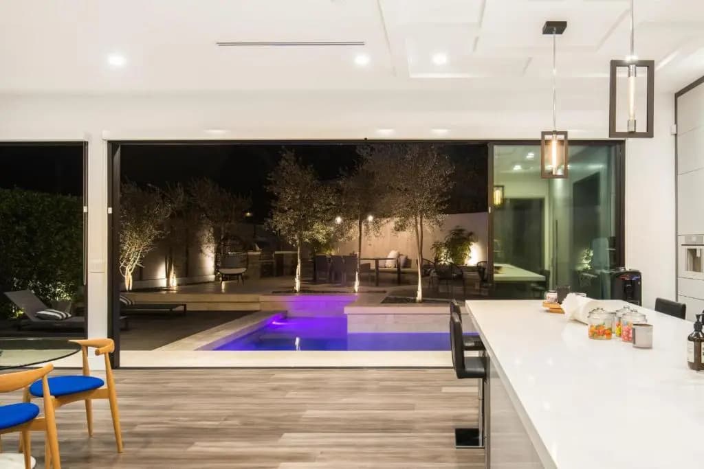 Willow Glen - Hollywood Hills Multi-level Villa With Theater & Pool - photo 6