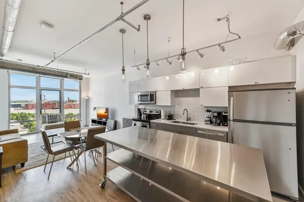Sunset Boulevard Apartments - photo 9