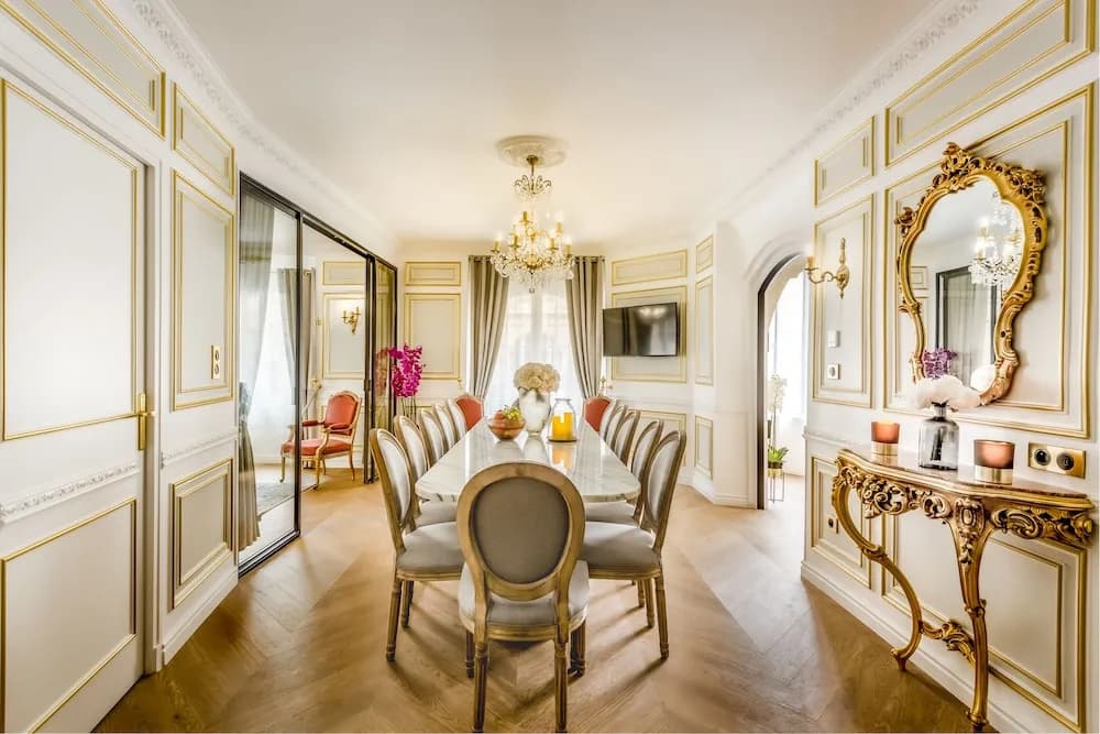 Luxury 6Bdr 5Bth Heritage Building - Louvre View - photo 13