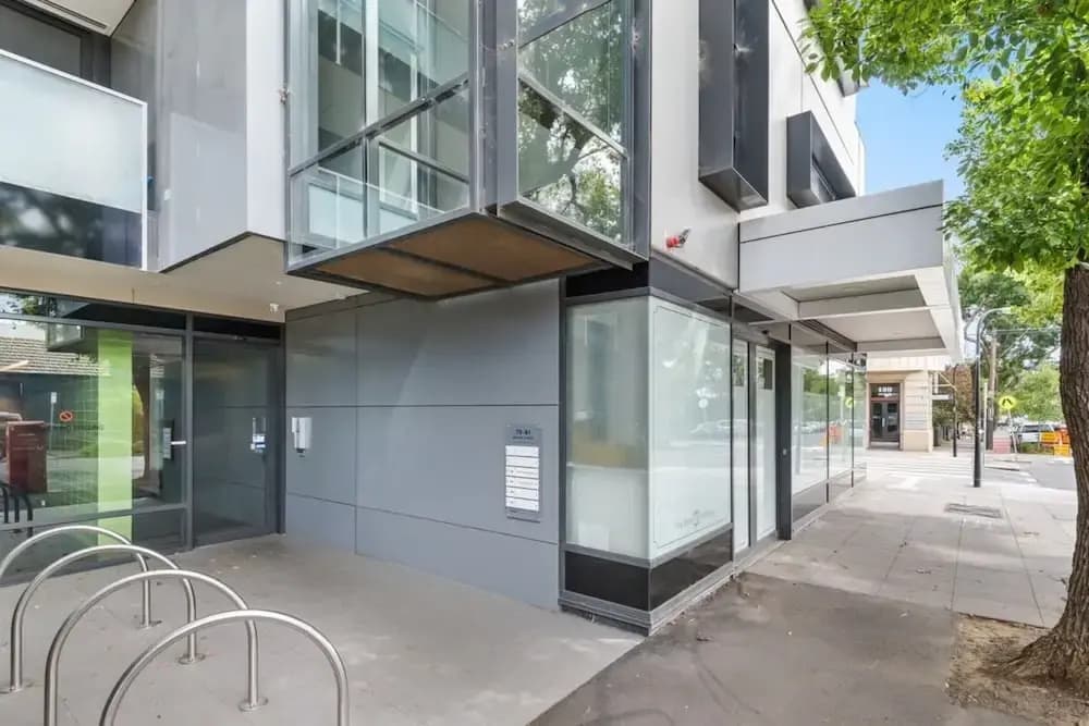 Pristine 1-bed Apartment Near Local Cafes - photo 3