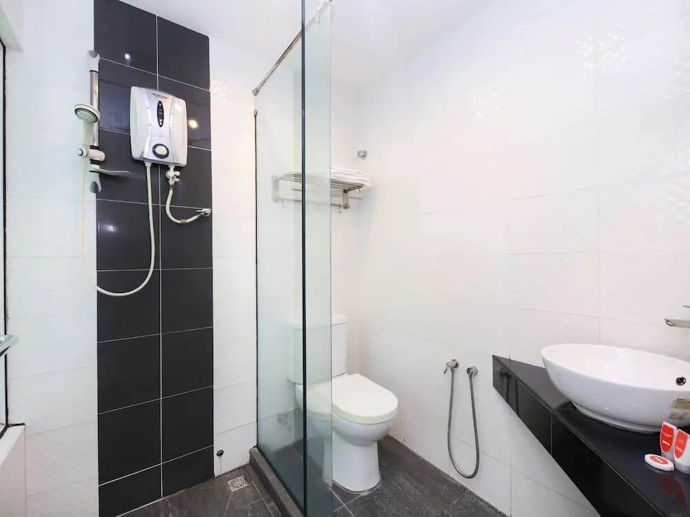 Marvelton Hotel by OYO Rooms - photo 10