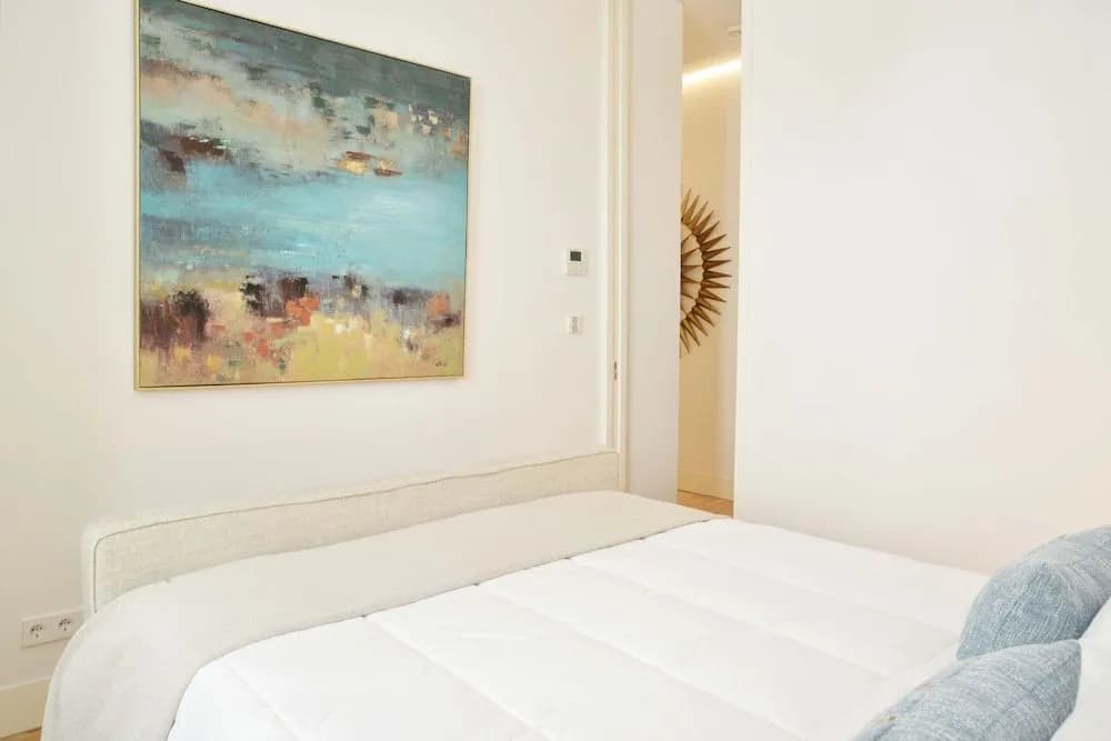 Trendy Chic Apartment - photo 2