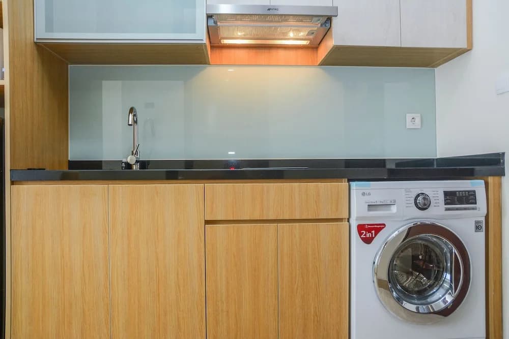 Minimalist and Comfy Studio at Menteng Park Apartment - photo 14