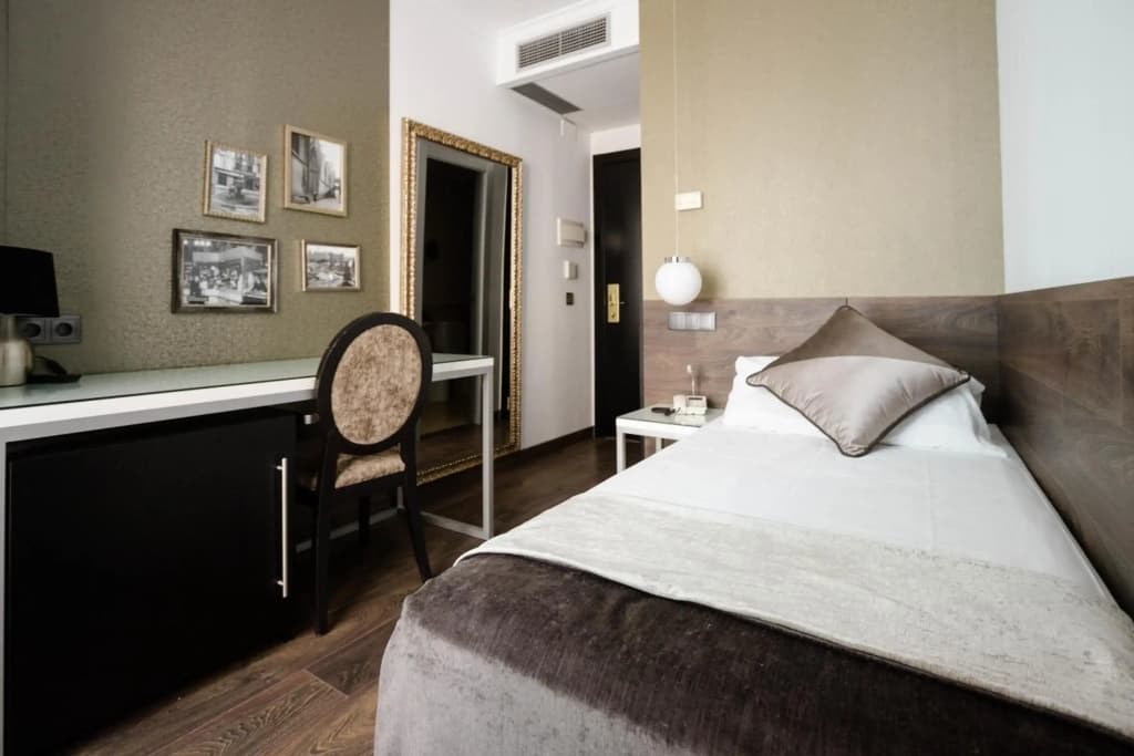 Hotel Moderno Barcelona - photo 24