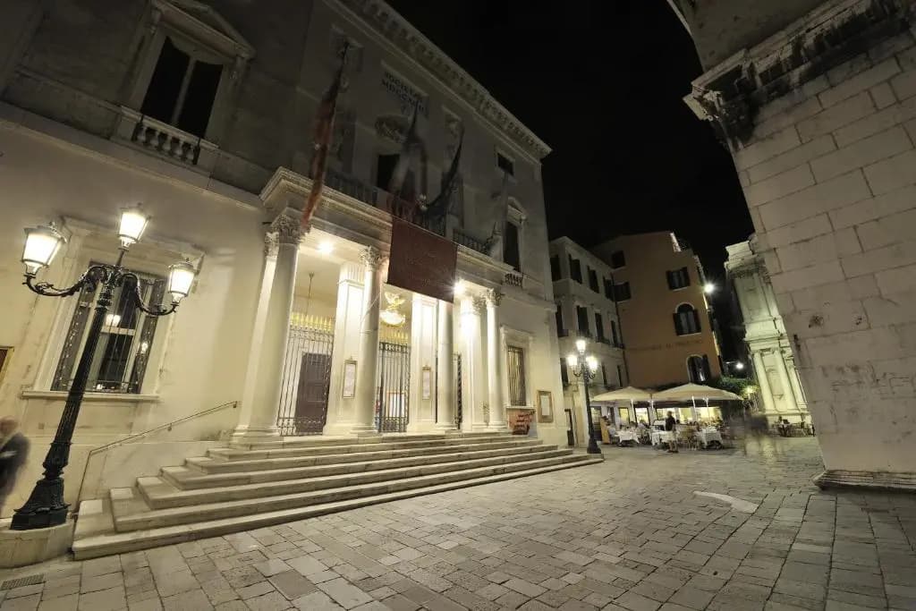 Al Theatro Palace - photo 29