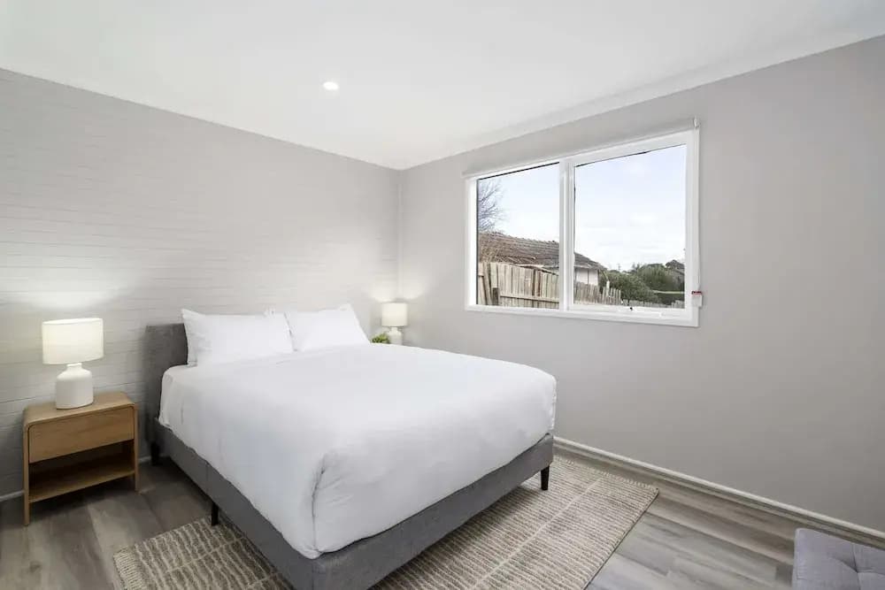 2-bed Rosebud Apartment With BBQ & Garden - photo 2