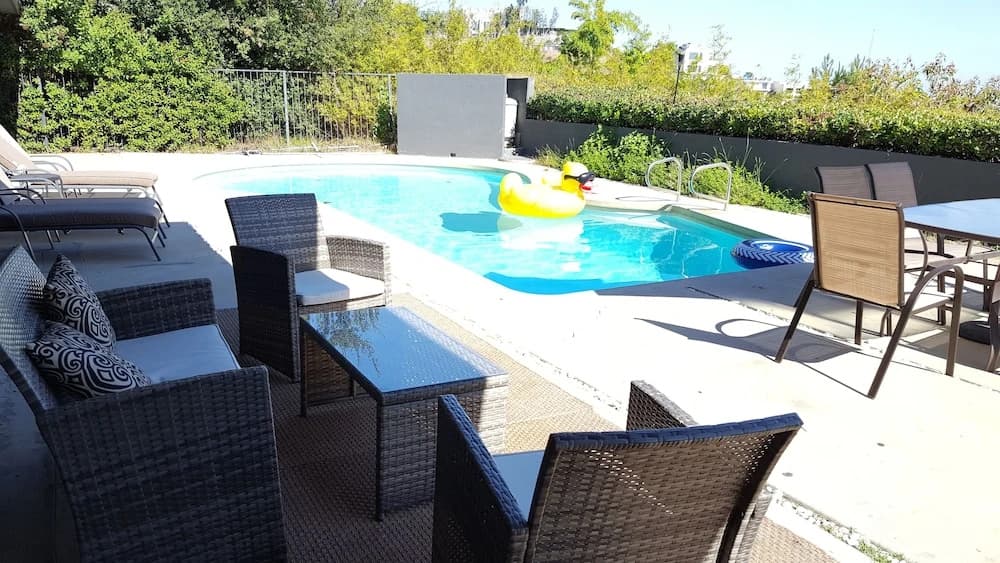 4 Bedroom Celebrity House with Pool & City View - photo 14