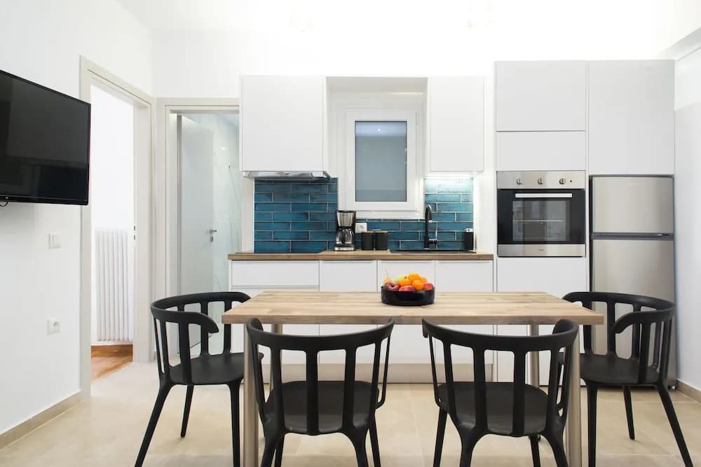 Modern Bohemian Style Sun-Splashed Loft - photo 11