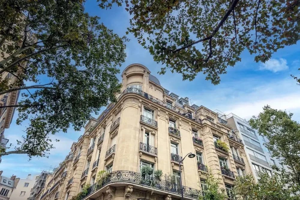 Prestigious Apartment Near the Trocadero - photo 1