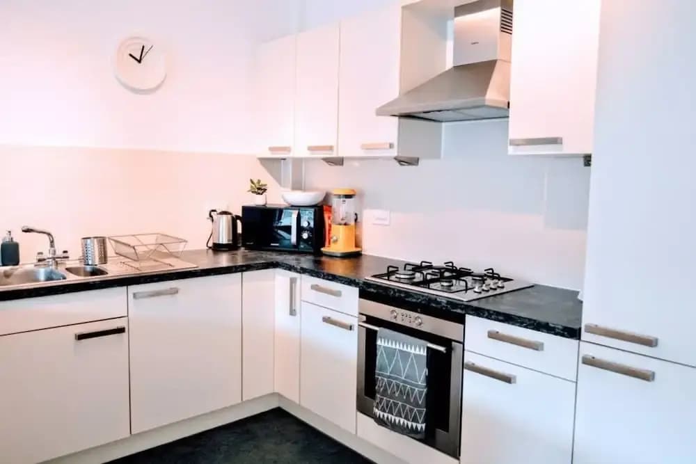 2 Bedroom Apartment In City Centre - photo 14