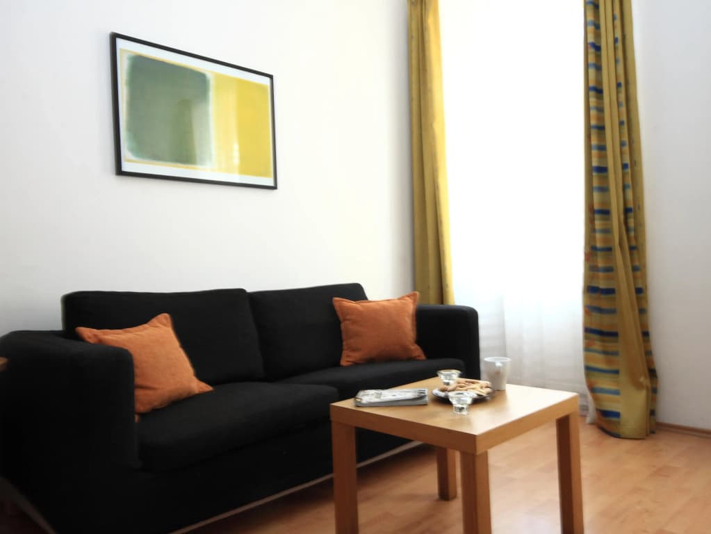 Theatre Apartments - photo 2