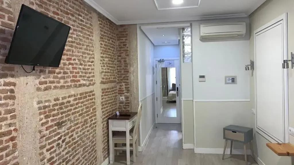 Hostal Madrid - photo 14