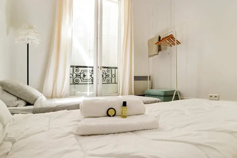 Beautiful Apartment in the Center of Paris on the Island of the City - photo 4