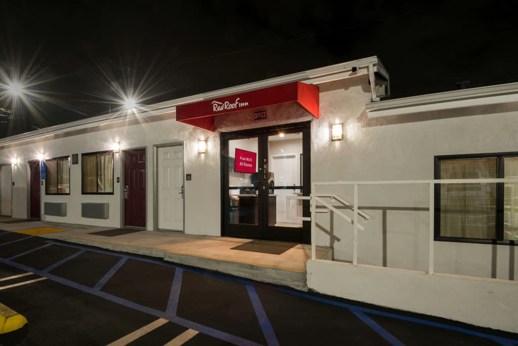 Red Roof Inn Los Angeles - Wilmington, CA - photo 2
