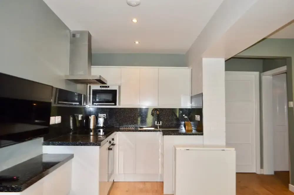 Edinburgh Modern and Central Flat - photo 9
