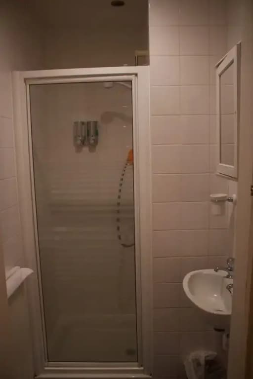3 Bedroom City Centre Apartment - photo 14
