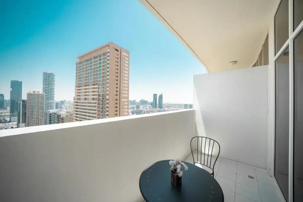 HiGuests - Elegant Studio with Pool and Private Balcony - photo 6