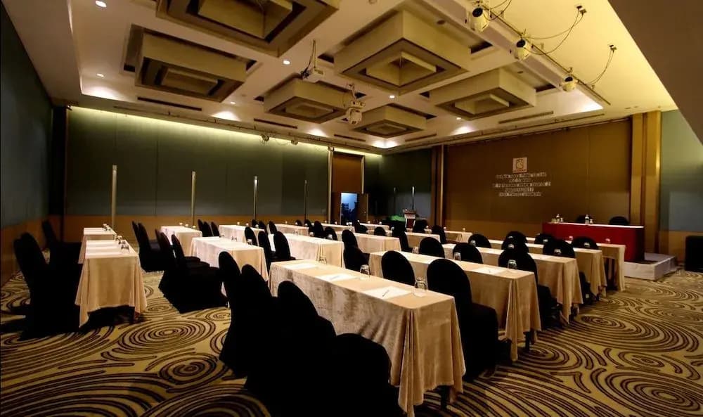 Le Bangkok Hotel - photo 18