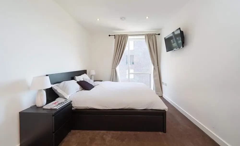 2 Bed Luxury Apartment in N. Greenwich - photo 2