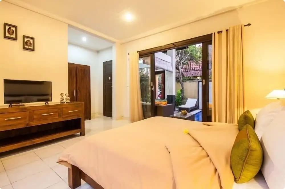 SMV . 4-BR · 4BR Pool Prime Area Walk To Beach N Shops Legian - photo 2