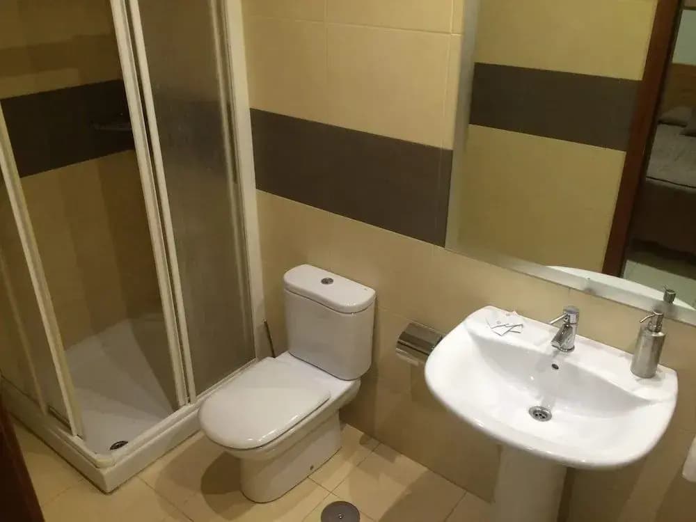 Hostal Aeropuerto - photo 9