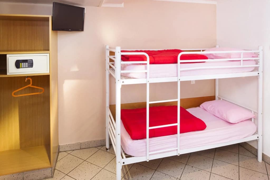 Bastille Hostel - photo 6