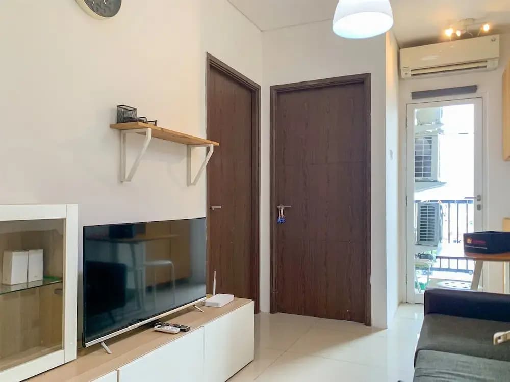Warm And Minimalist 2Br At Northland Ancol Apartment - photo 1