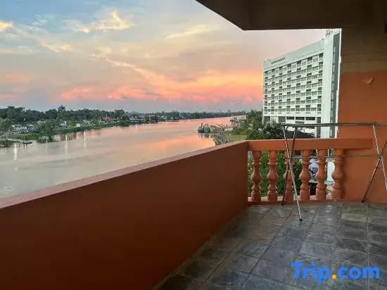 Riverbank Suites 408 - photo 3