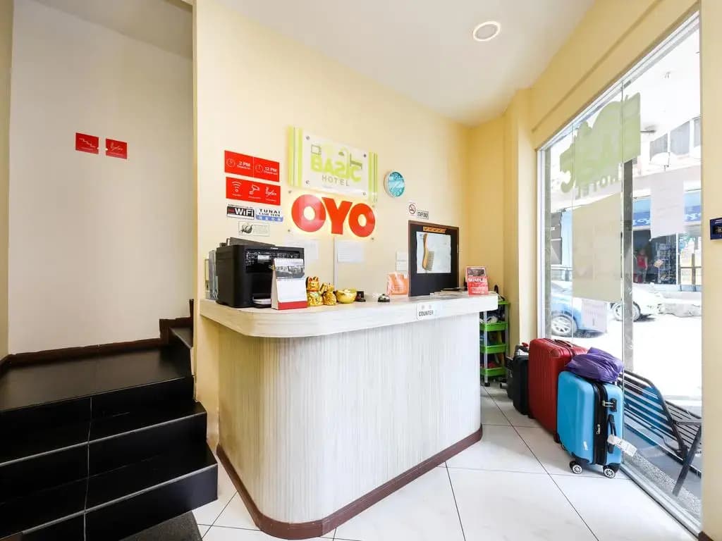 OYO 228 Basic Hotel - photo 2