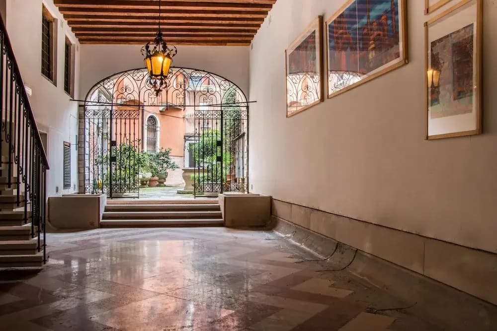 La Fenice Theatre Exclusive Flat - photo 11