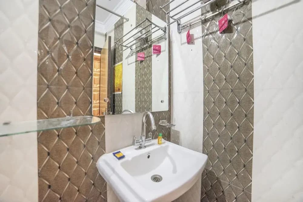 FabHotel Hindustan Deluxe - photo 8