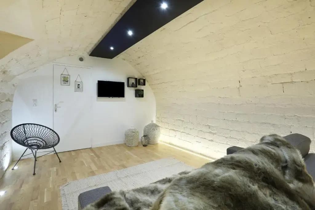 Pick A Flat's Upper Marais Apartments- Rue du Faubourg Saint-Martin - photo 8