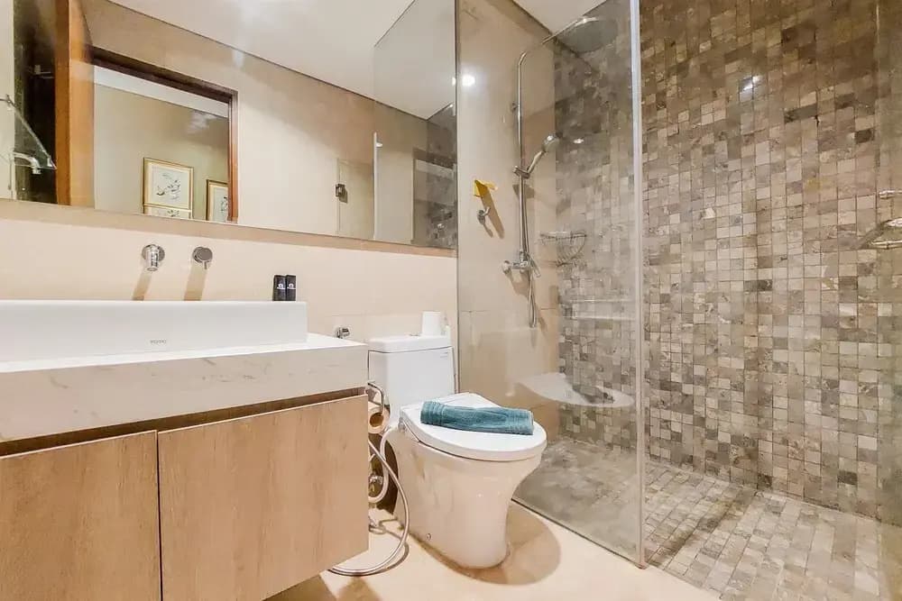 Stylish and Luxury 2BR Apartment in Veranda Residence Puri - photo 8