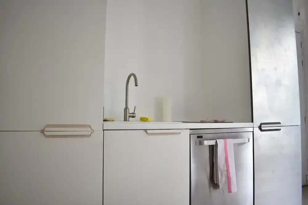 2 Bedroom Flat on Quai de Valmy - photo 9