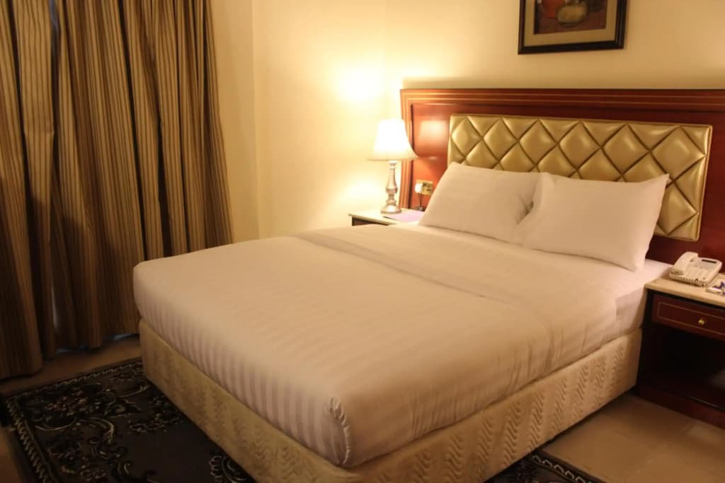 Saffron Hotel - photo 4
