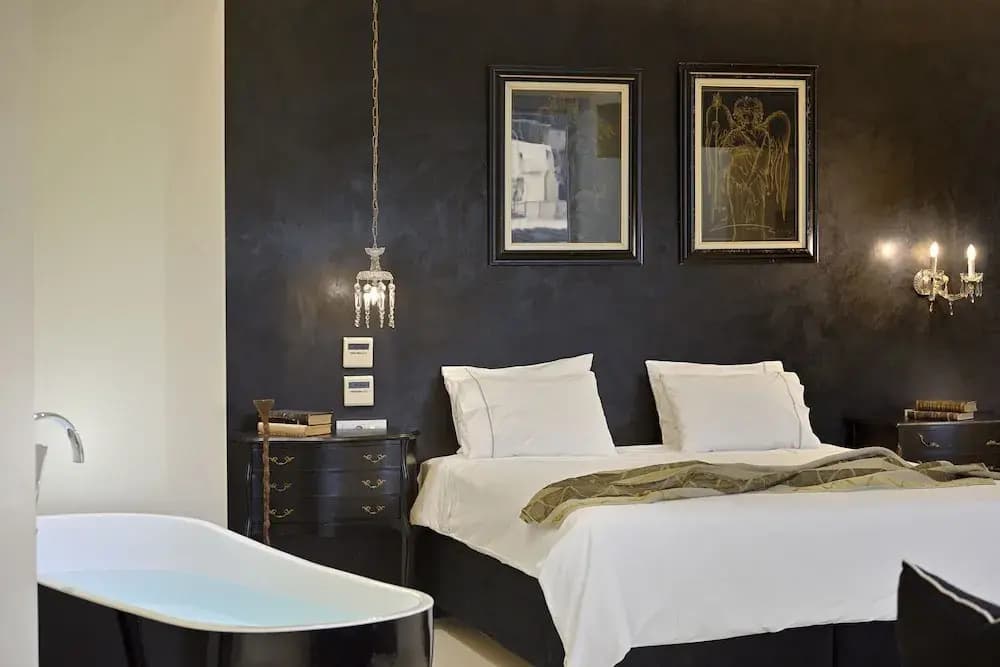 Alto Psyrri Penthouse by K&K - photo 4