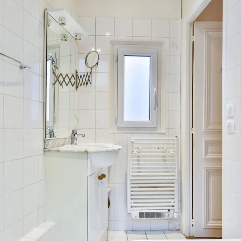 Secret Villiers I Stylish 2 Bed Apt in Villiers - photo 12
