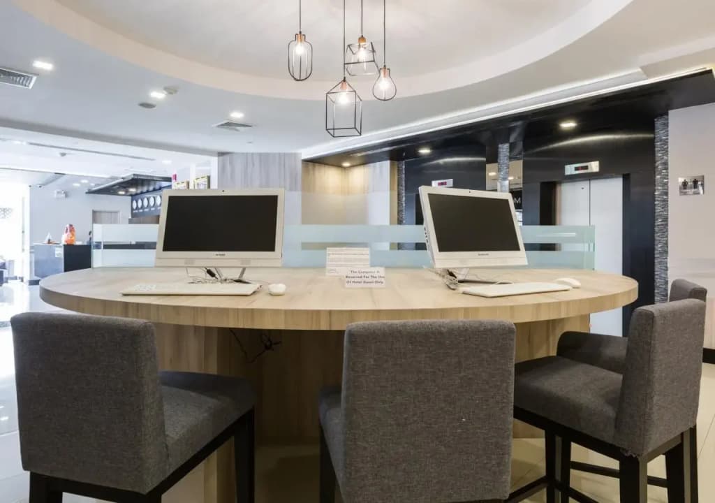 Adelphi Suites Bangkok - photo 23
