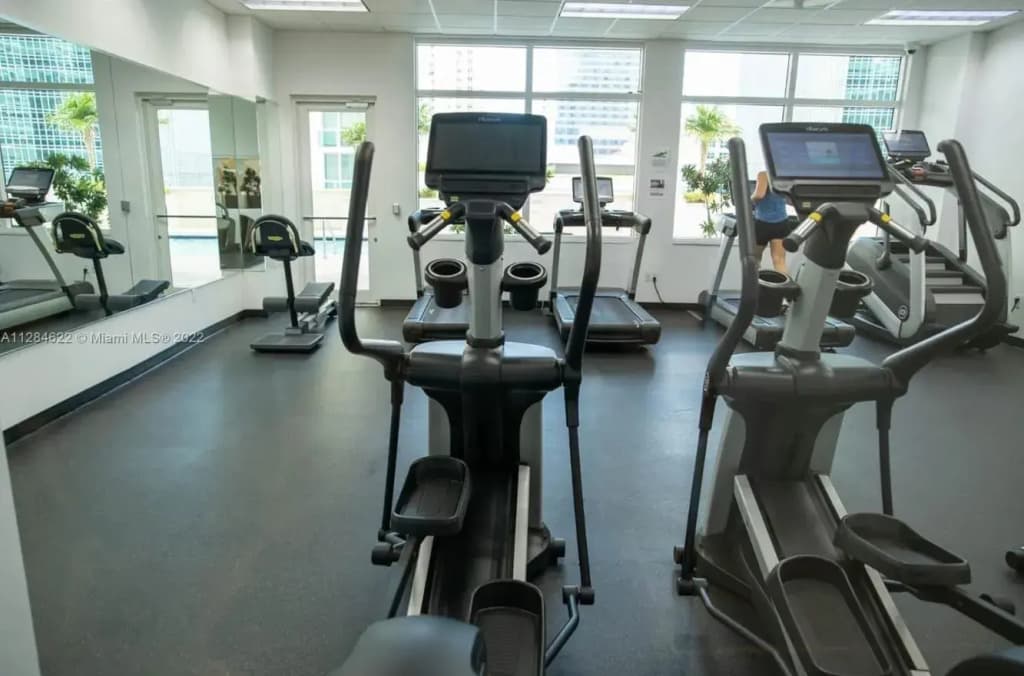 Modern Brickell Condo With Amazing Bay Views - photo 18