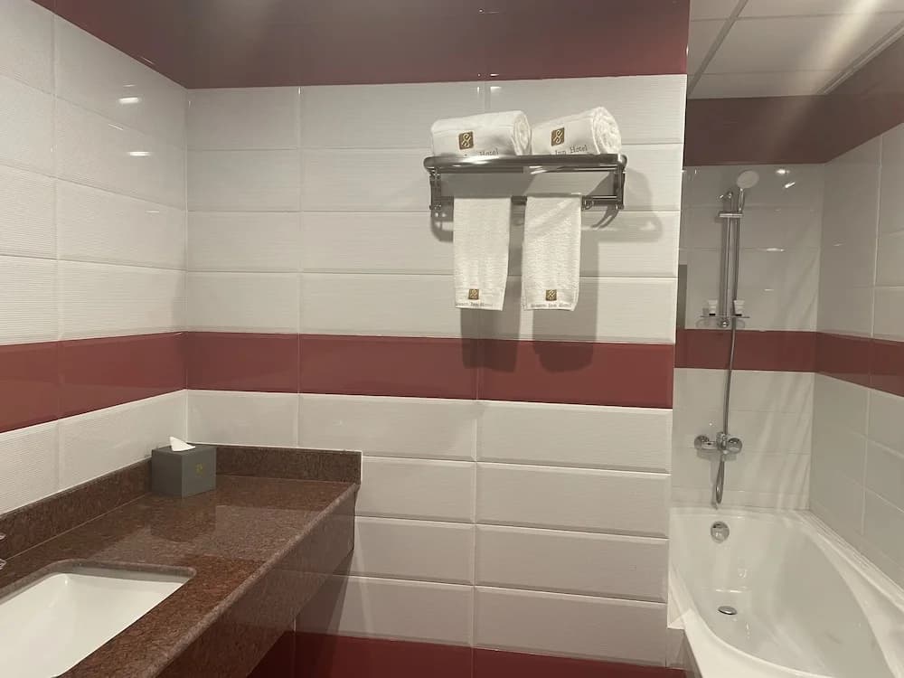 Season Inn Hotel - photo 9