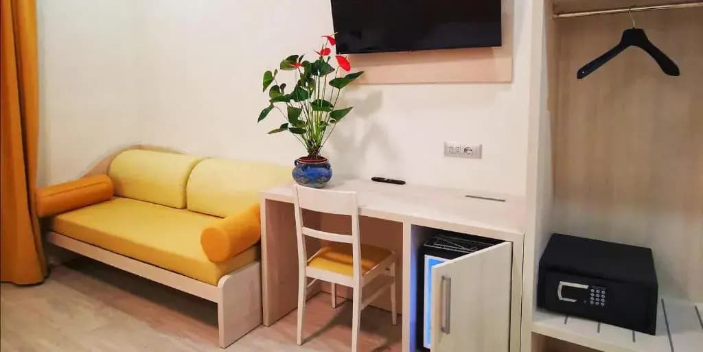 Metropoli Hotel - photo 9