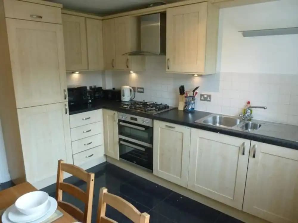 Modern Edinburgh Flat With Balcony - photo 7