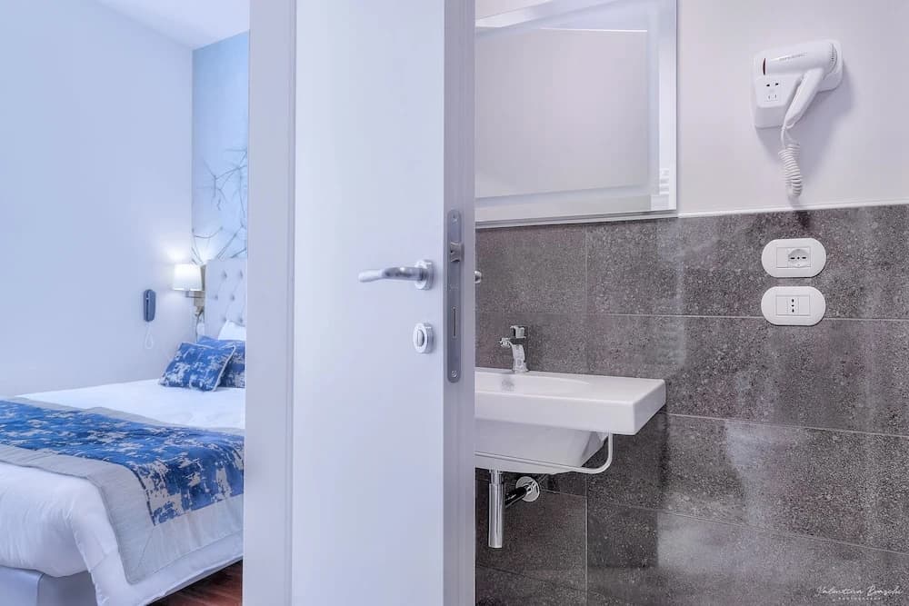 Hotel Cosmos - photo 8
